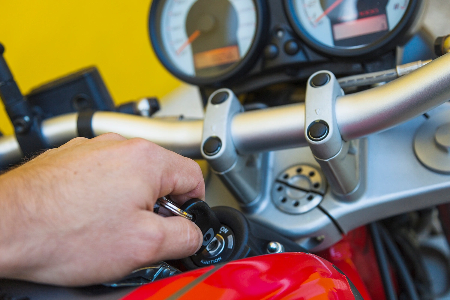 fallo-rele-arranque-moto
